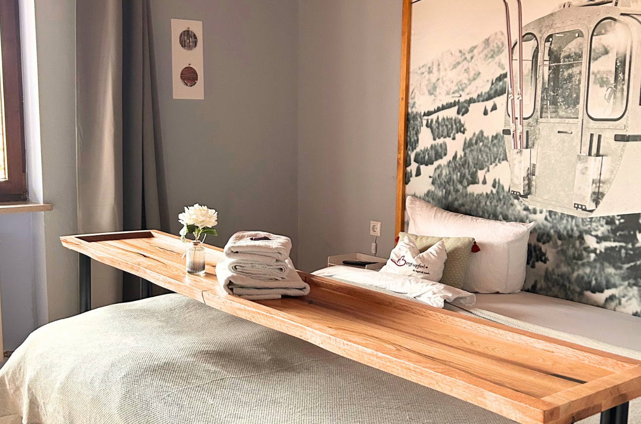 Gondelzimmer Simmons Boxspringbett Kartlerei Tapete